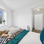 Apartment Cheap & Modern Private Double - Shared House By Altoluxo Short Lets & Serviced *