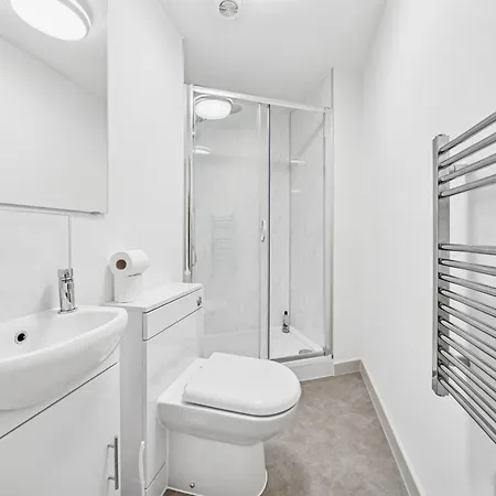 Cheap & Modern Private Double - Shared House By Altoluxo Short Lets & Serviced * Бристоль