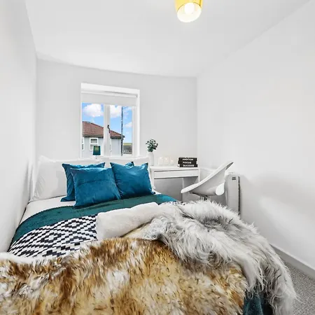 Cheap & Modern Private Double - Shared House By Altoluxo Short Lets & Serviced * Bristol