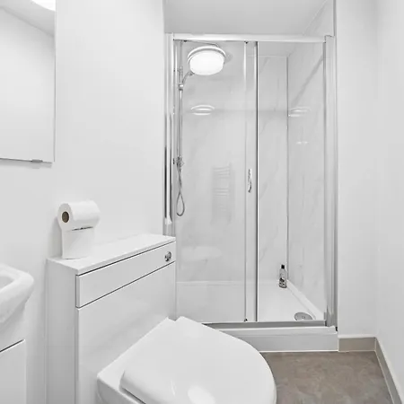Cheap & Modern Private Double - Shared House By Altoluxo Short Lets & Serviced