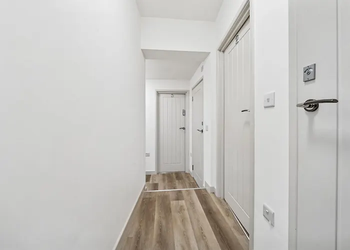 Cheap & Modern Private Double - Shared House By Altoluxo Short Lets & Serviced