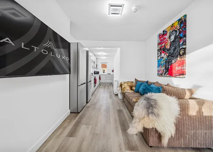 Cheap & Modern Private Double - Shared House By Altoluxo Short Lets & Serviced * ブリストル