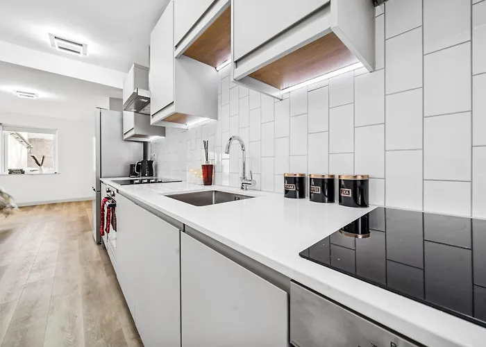 Cheap & Modern Private Double - Shared House By Altoluxo Short Lets & Serviced *