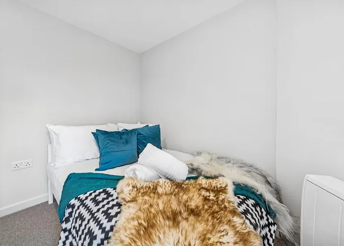 Cheap & Modern Private Double - Shared House By Altoluxo Short Lets & Serviced