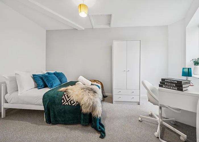 Cheap & Modern Private Double - Shared House By Altoluxo Short Lets & Serviced *