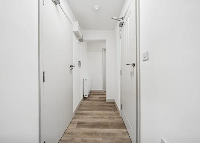 Cheap & Modern Private Double - Shared House By Altoluxo Short Lets & Serviced ブリストル