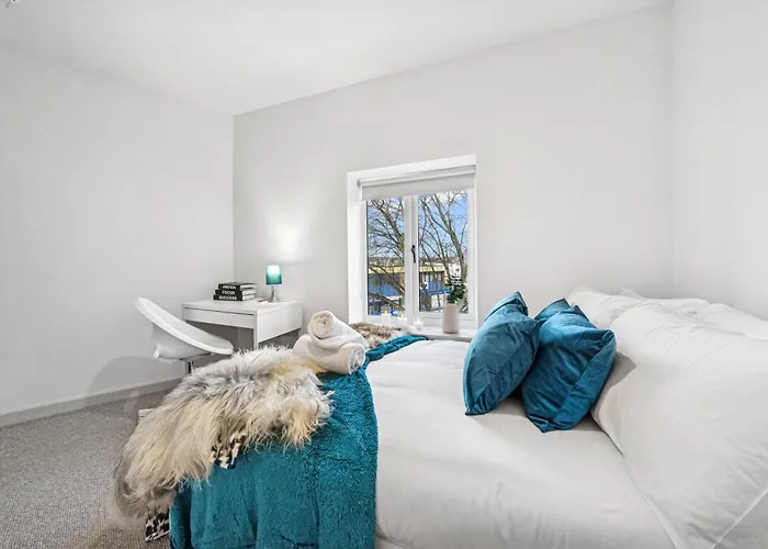 Cheap & Modern Private Double - Shared House By Altoluxo Short Lets & Serviced ブリストル