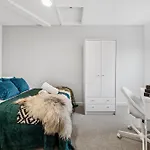 Cheap & Modern Private Double - Shared House By Altoluxo Short Lets & Serviced *