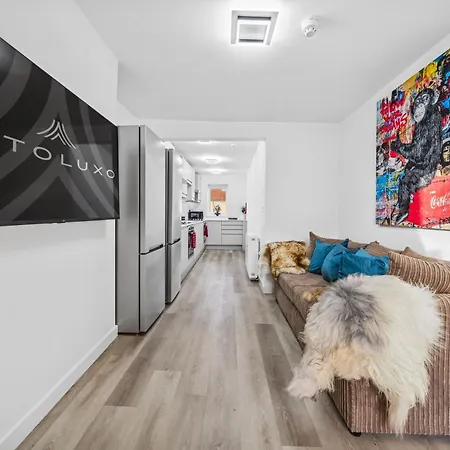 Cheap & Modern Private Double - Shared House By Altoluxo Short Lets & Serviced * Bristol