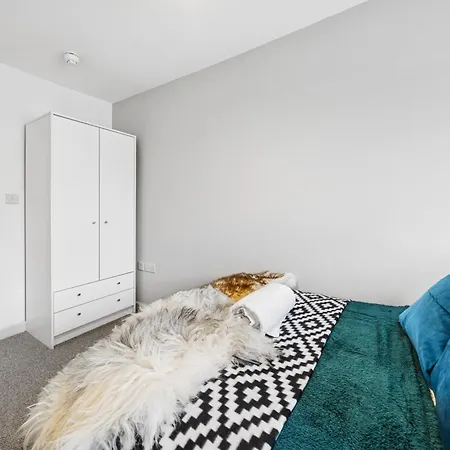 Cheap & Modern Private Double - Shared House By Altoluxo Short Lets & Serviced * Bristol