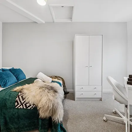 Cheap & Modern Private Double - Shared House By Altoluxo Short Lets & Serviced *