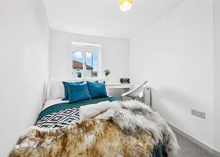 Cheap & Modern Private Double - Shared House By Altoluxo Short Lets & Serviced * Bristol