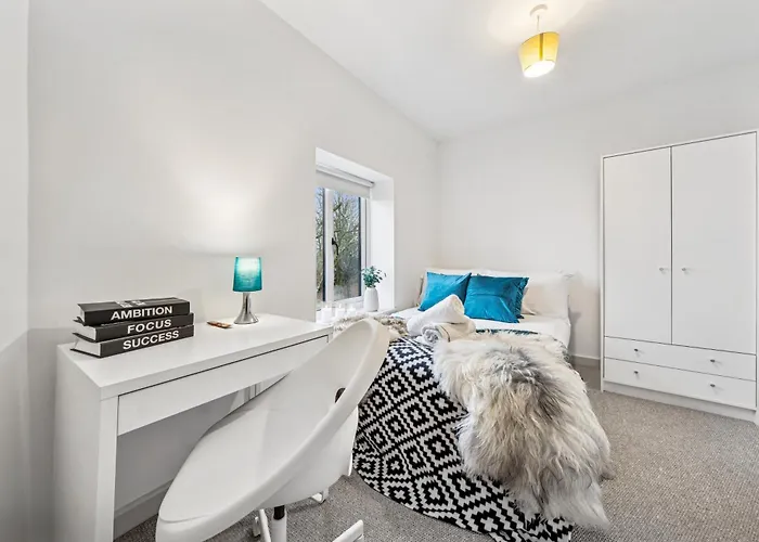 Cheap & Modern Private Double - Shared House By Altoluxo Short Lets & Serviced Bristol