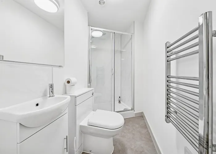 Cheap & Modern Private Double - Shared House By Altoluxo Short Lets & Serviced * Bristol