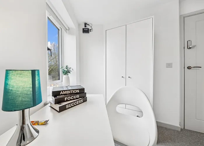 Cheap & Modern Private Double - Shared House By Altoluxo Short Lets & Serviced * Bristol