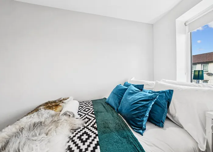 Cheap & Modern Private Double - Shared House By Altoluxo Short Lets & Serviced *