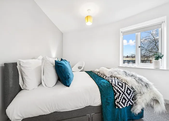 Cheap & Modern Private Double - Shared House By Altoluxo Short Lets & Serviced *