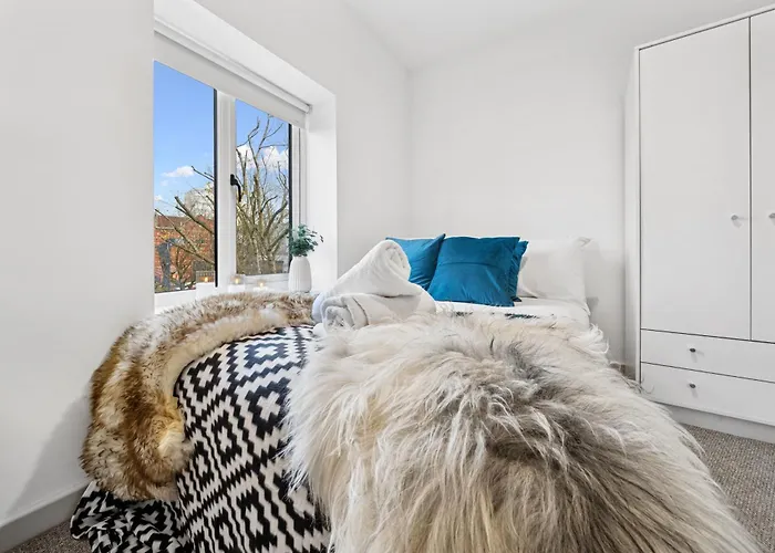 Cheap & Modern Private Double - Shared House By Altoluxo Short Lets & Serviced * Bristol