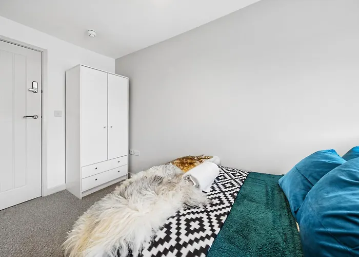 Cheap & Modern Private Double - Shared House By Altoluxo Short Lets & Serviced * Bristol