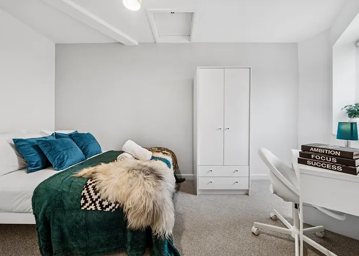 Cheap & Modern Private Double - Shared House By Altoluxo Short Lets & Serviced *